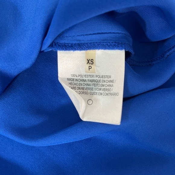 T Tahari Petite Womens Top Sz XS Royal Blue Sleeveless Ruffle V Neck Blouse Cami - Picture 5 of 6